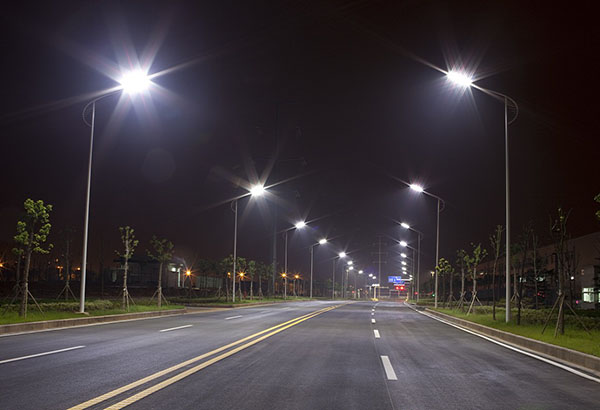  Primăria Bistrița continuă montarea corpurilor LED pe străzile din municipiu