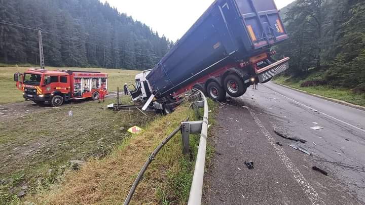  Accident rutier grav la Valea Străjii! Șoferul unui camion a murit!