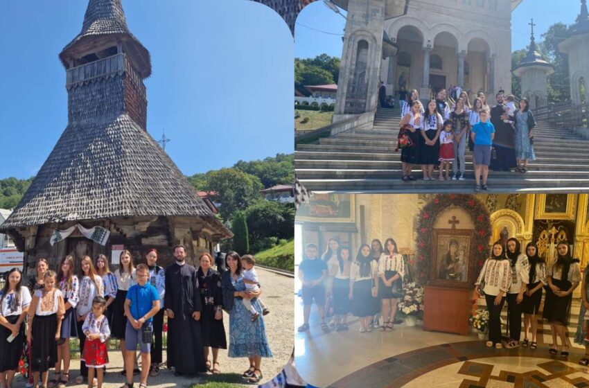  Grup de tineri din Agrieș, în pelerinaj la Mănăstirea Nicula îmbrăcați în straie populare. FOTO