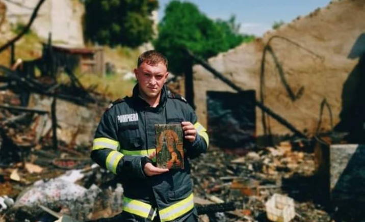  Minunea de la Dumnezeu! O icoană a Maicii Domnului a rămas intactă in urma incendiului de la Lechința