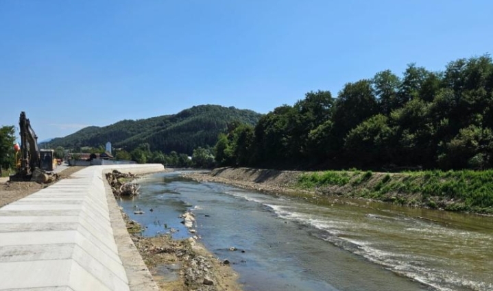  Zonă de promenadă și recreere pe malul râului  Someșul Mare la Năsăud