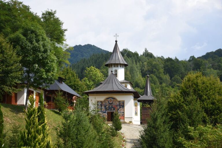  Hramul Mănăstirii Cormaia, joi, 29 august, de praznicul Tăierii Capului Sfântului Proroc Ioan Botezătorul