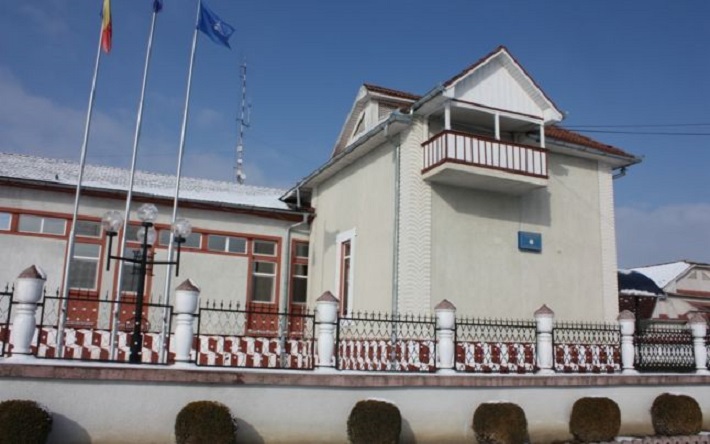  Un deținut s-a urcat pe acoperișul Penitenciarului din Bistrița și s-a înjunghiat singur