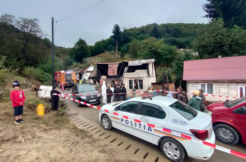  Poienile Zagrei. Un bebeluș de 3 luni a murit , după ce casa în care se afla a fost cuprinsă de flăcări
