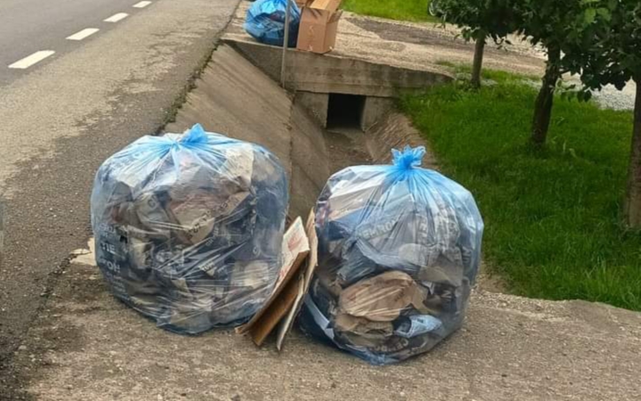  Miercuri se colectează SACUL ALBASTRU pentru deșeurile reciclabile din hârtie / carton în Municipiul Bistrița și localitățile componente. FOTO