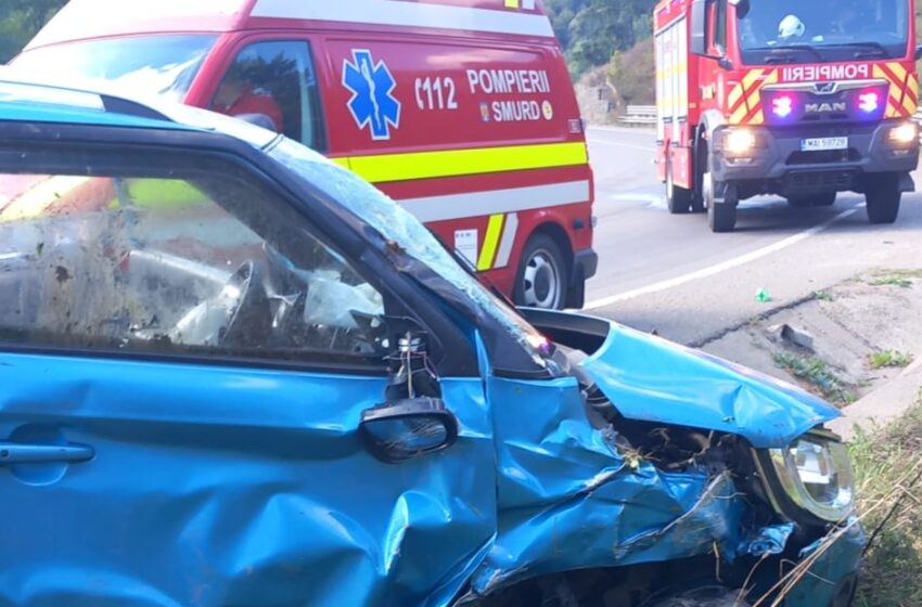  Accident rutier la Piatra Fântânele. Un autoturism s-a răsturnat pe plafon
