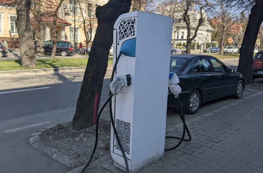  De astăzi, la Bistrița, reîncarcarea autovehiculelor la stațiile publice electrice, se plătește