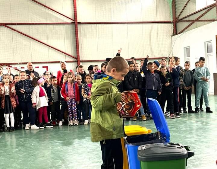  A șasea ediție a concursului școlar „Reciclezi pentru viitorul tău!” începe în patru școli din județ. FOTO