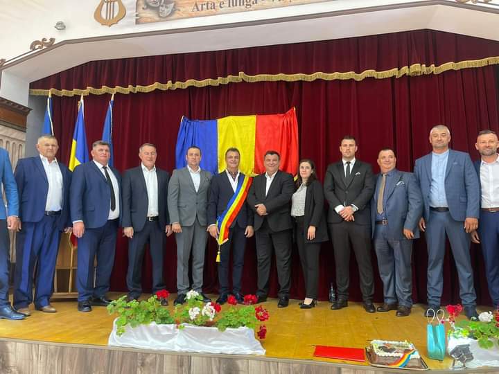  Traian Simionca a fost învestit cu al patrulea mandat de primar al comunei Livezile. FOTO