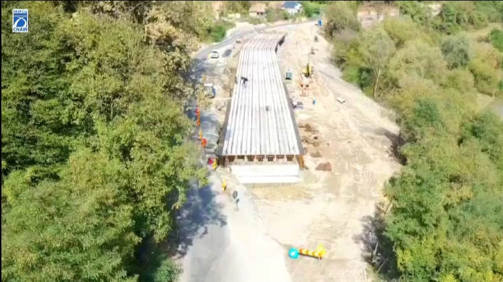  Lucrările avansează la viaductul de pe DN 17 D de la Beclean. VIDEO