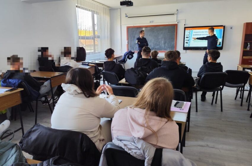  Acțiune de prevenire desfășurată de jandarmii bistrițeni la Colegiul Tehnic Infoel. FOTO
