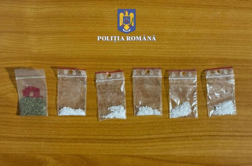  Substanțe susceptibile a avea efecte psihoactive, descoperite de polițiști asupra unui bărbat din Nimigea