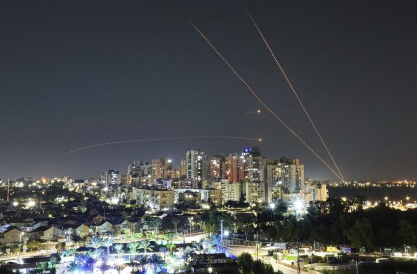  Iranul atacă Israelul cu sute de rachete. Sirenele se aud în Tel Aviv și Ierusalim