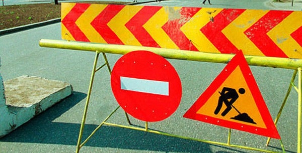  Atenție șoferi! Se toarnă asfalt în zona sensului giratoriu de la Han si circulația este restricționată
