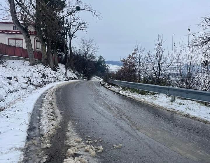  Toate drumurile comunale și străzile din Comuna Budacu de Jos sunt deszăpezite și deschise circulației. FOTO