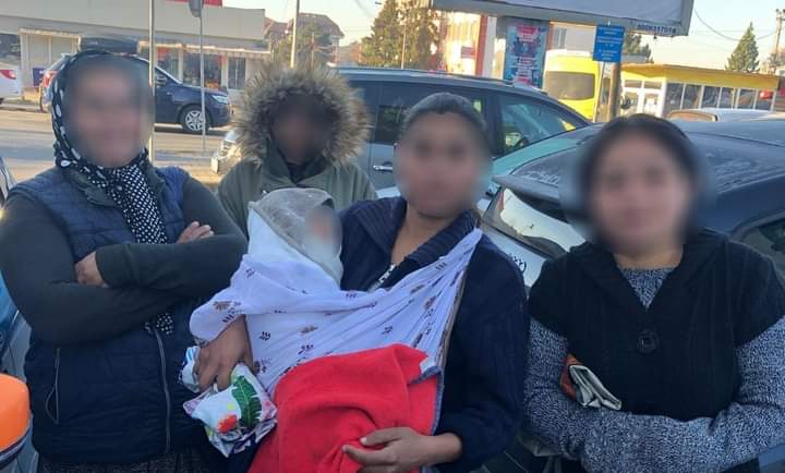  Nou-născut folosit de mamă pentru a atrage mila publică, în scopul obținerii de venituri ! FOTO