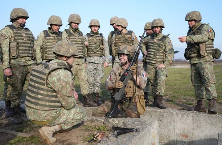  „Eagle Sapper” – exercițiu a geniștilor bistrițeni cu Grupul de luptă Nato dislocat la Cincu. FOTO