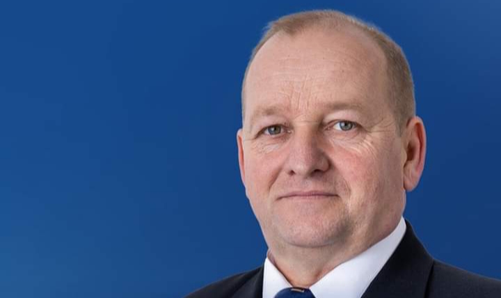  Jurnalistul Dorin Arsinte este noul viceprimar al comunei Monor.