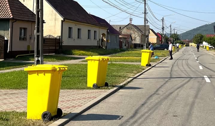  Miercuri, 20 NOIEMBRIE 2024 se colectează PUBELA GALBENĂ în Bistrița și localitățile componente. FOTO