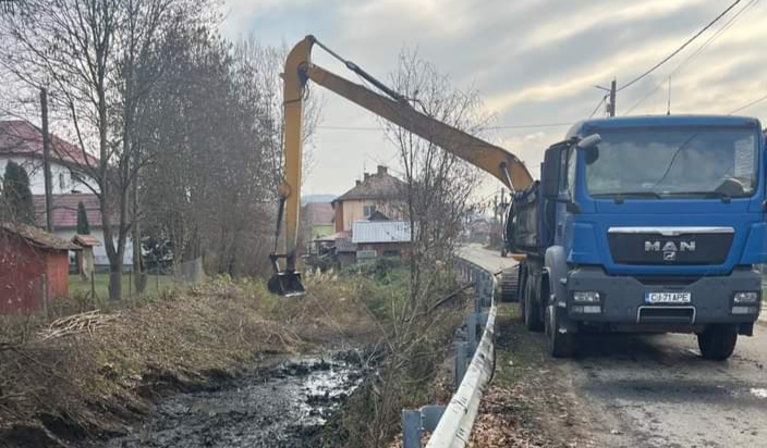  Lucrări de reprofilare și decolmatate a râului Meleș la Matei. FOTO