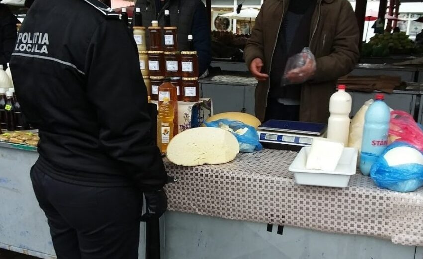  Poliției Locală  a verificat comercianții de carne, lapte și brânzeturi din Piața Decebal