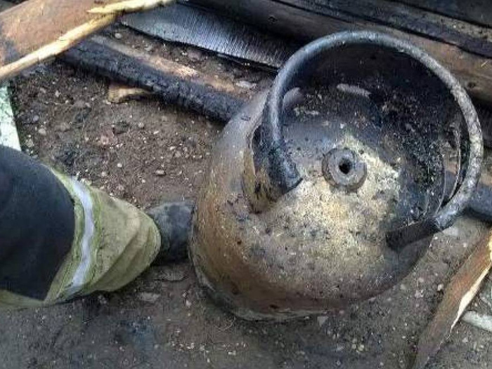  O butelie a explodat într-o bucătărie din Feldru. O femeie prezintă arsuri la palme și față