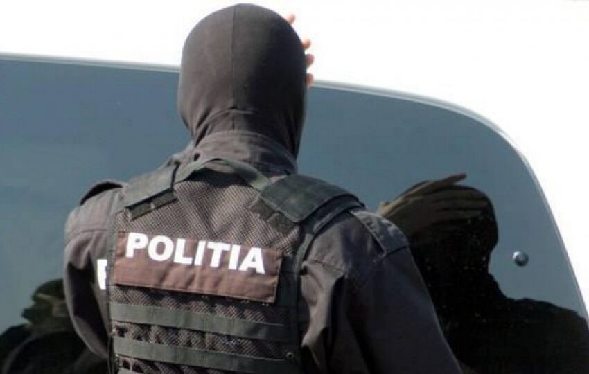  Perchezitii domiciliare, efectuate de polițiștii din Bistrița, într-un dosar penal de instigare publică