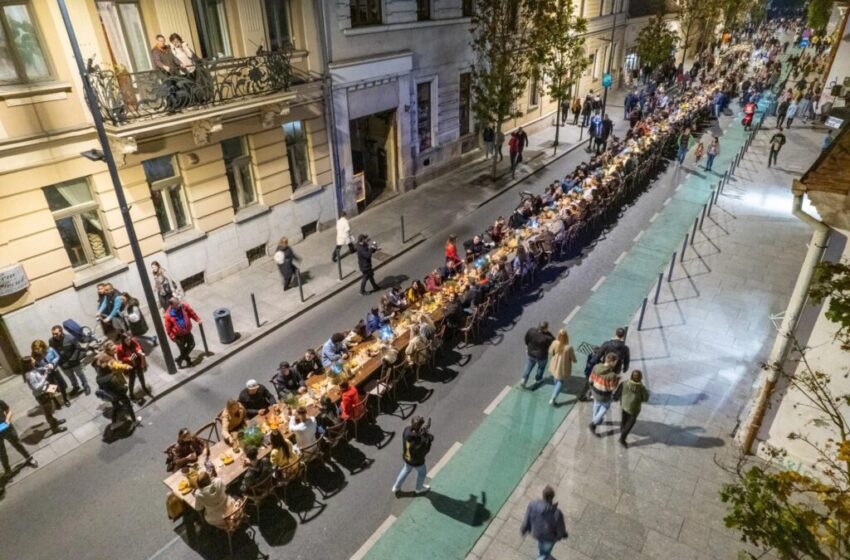 Cină comunitară, vineri 28 decembrie 2024, pe Pietonalul „Liviu Rebreanu” din Bistrița