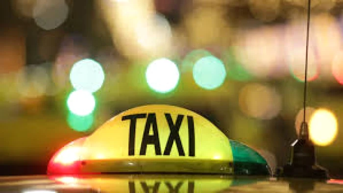 Doi tineri i-au furat banii unui taximetrist