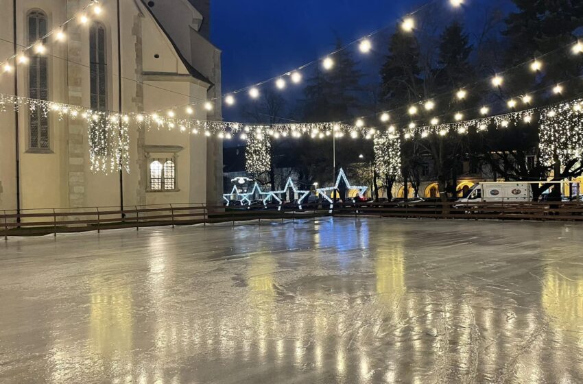  Astăzi se va deschide patinoarul din centrul Bistriței