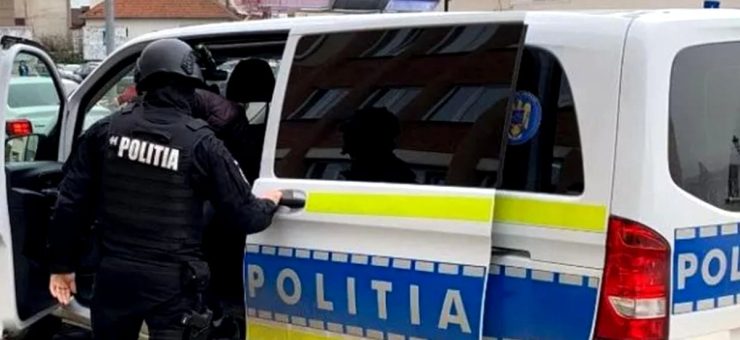  Un bărbat din Bistrița a fost reținut de polițiști după ce și-a bătut soția