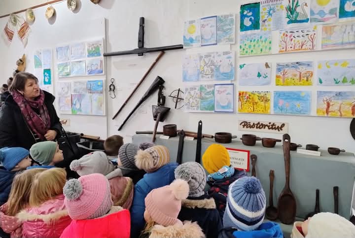  Expoziția „Eminescu prin ochi de copil” la Muzeul „Cuibul Visurilor” Maieru. FOTO