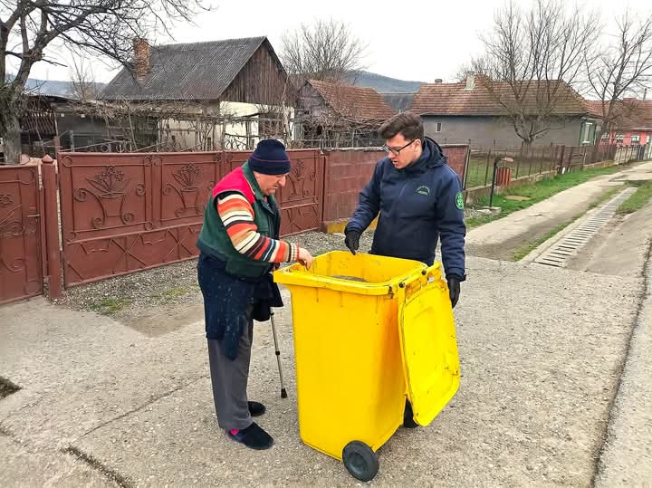 Miercuri, 22 IANUARIE 2025 se colectează PUBELA GALBENĂ în Municipiul Bistrița. FOTO