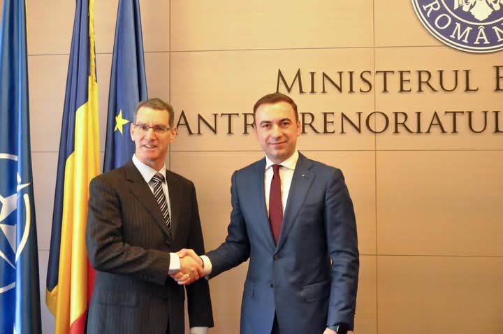  Ministrul Bogdan Ivan s-a întâlnit cu ambasadorul statului Israel la București. FOTO