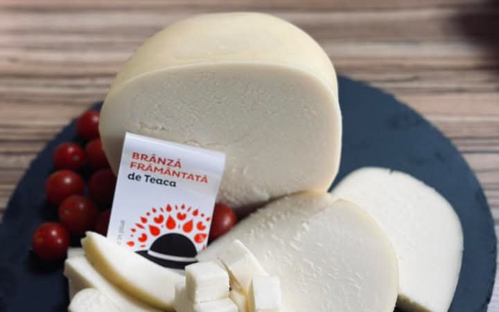 Brânza frământată de Teaca, ambasador al tradiției și meșteșugului culinar românesc