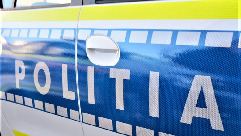  Un șofer din Bistrița a lovit o mașină parcată regulamentar în Delureni