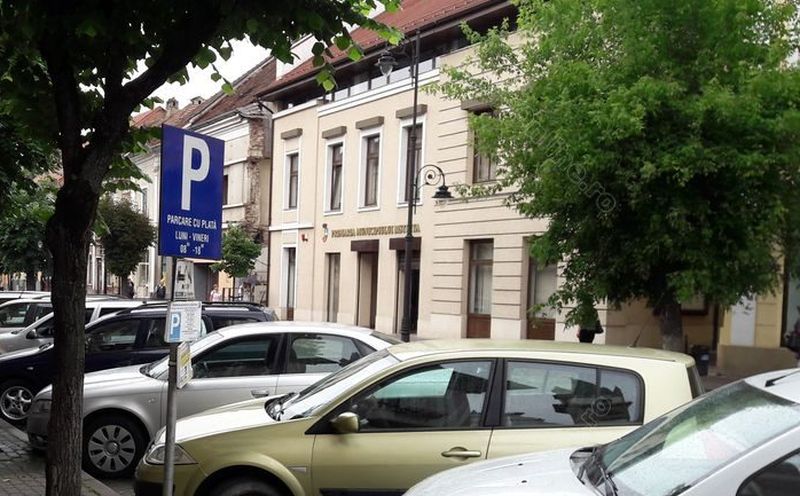  La Bistrița apare vinieta albastră. Primarul Gabriel Lazany anunță modificarea regulamentului pentru parcări