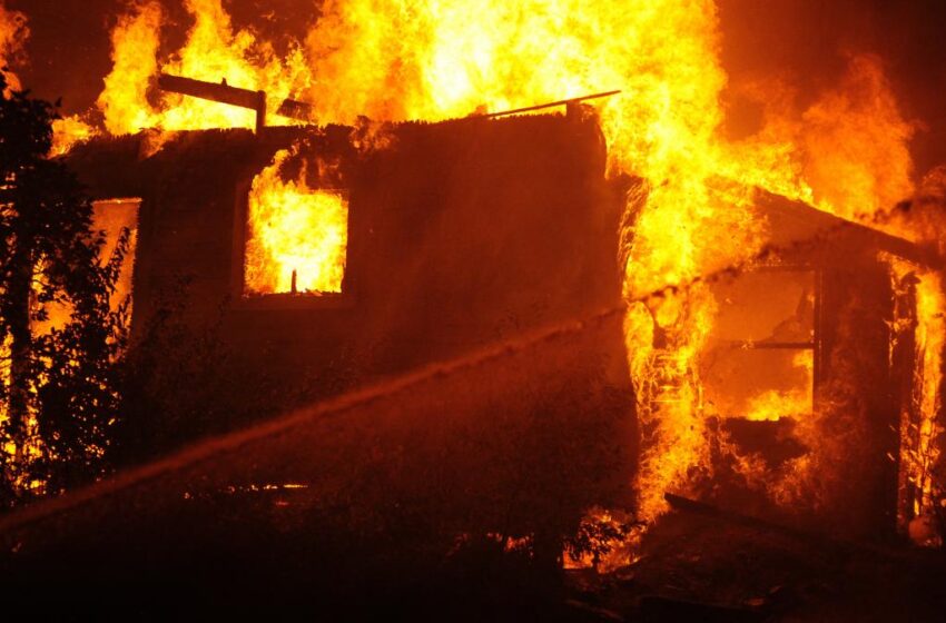  Un incendiu a izbucnit în această seară la un grajd de animale din Rodna