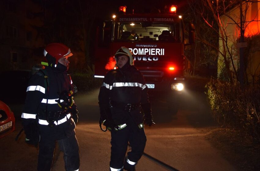  Incendiu azi-noapte la o gospodărie din Dumitra. Un bărbat a suferit arsuri de gr.I și II