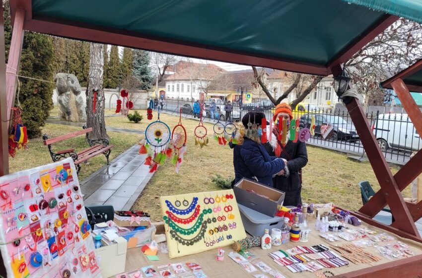  Târgul de Mărțisor „Tradiție și simbol”, în curtea din fața Muzeului Bistrița