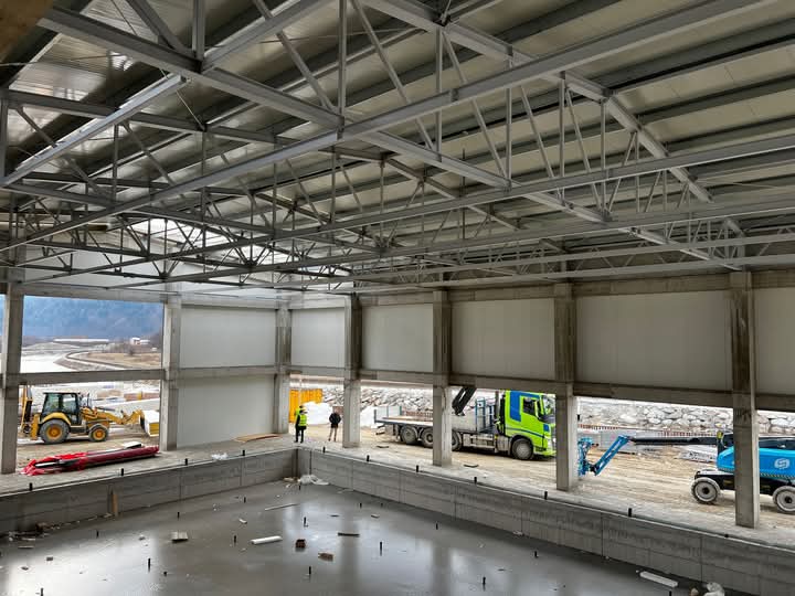  Avansează lucrările la bazinul de înot din Sângeorz-Băi. FOTO