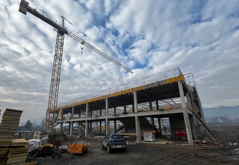  Lucrările pentru construirea celui mai modern bazin de înot din Sângeorz-Băi avansează rapid FOTO