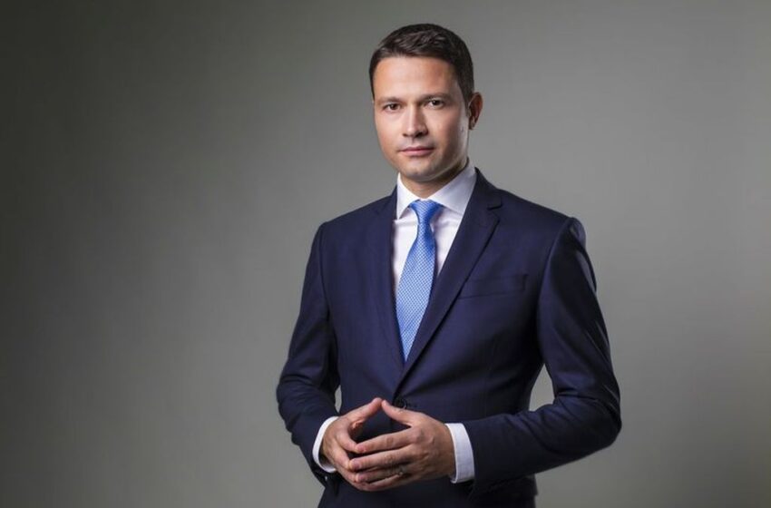  Robert Sighiartău: Victor Ponta se dă mare „antisistem”, dar e politician vechi, crescut de sistem și în culisele puterii