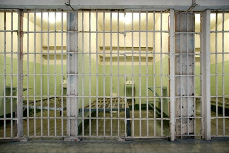  Tânăr din Bistrița condamnat la închisoare pentru nerespectarea ordinului de protecție