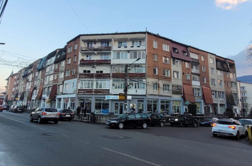  La Năsăud încep lucrările de eficientizare energetică la două blocuri mari, cu finanțare europeană