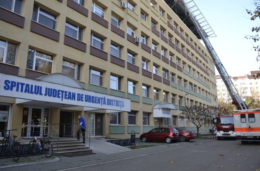  Locurile de parcare din incinta SCJU Bistrița, limitate din cauza lucrărilor de construcție