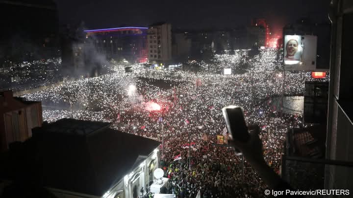  Protest masiv la Belgrad faţă de guvernul sârb: „Luptăm pentru un stat normal, un stat de drept, fără corupţie, minciună, presiuni mediatice și persecuţii”
