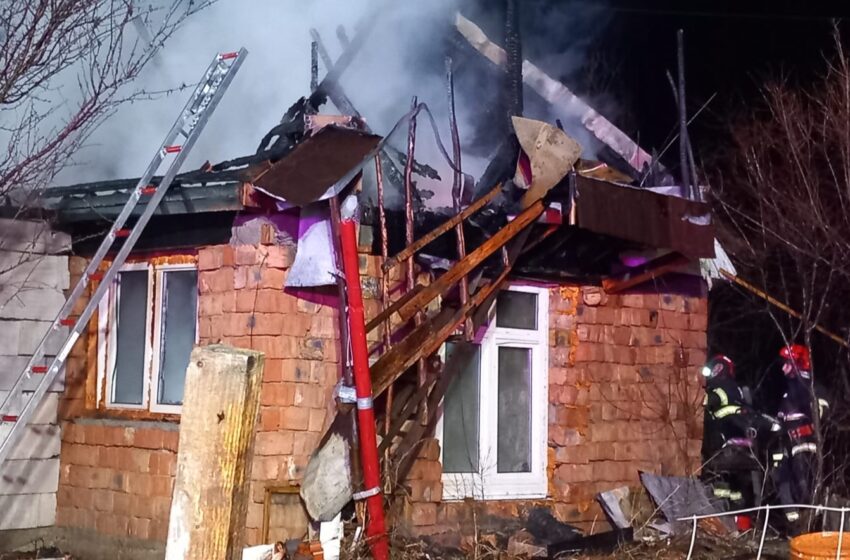  Incendiu izbucnit în această seară la o casă de locuit din Mogoșeni. FOTO
