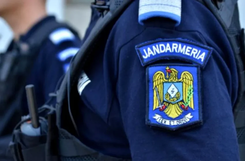  Au pornit într-o drumeție, au intrat cu autoturismul de teren în fondul cinegetic fără drept și au fost sancționați de către jandarmi