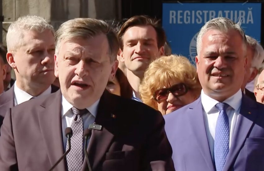  Crin Antonescu și-a depus oficial candidatura: Nu mă clatin, nu mă dau la o parte